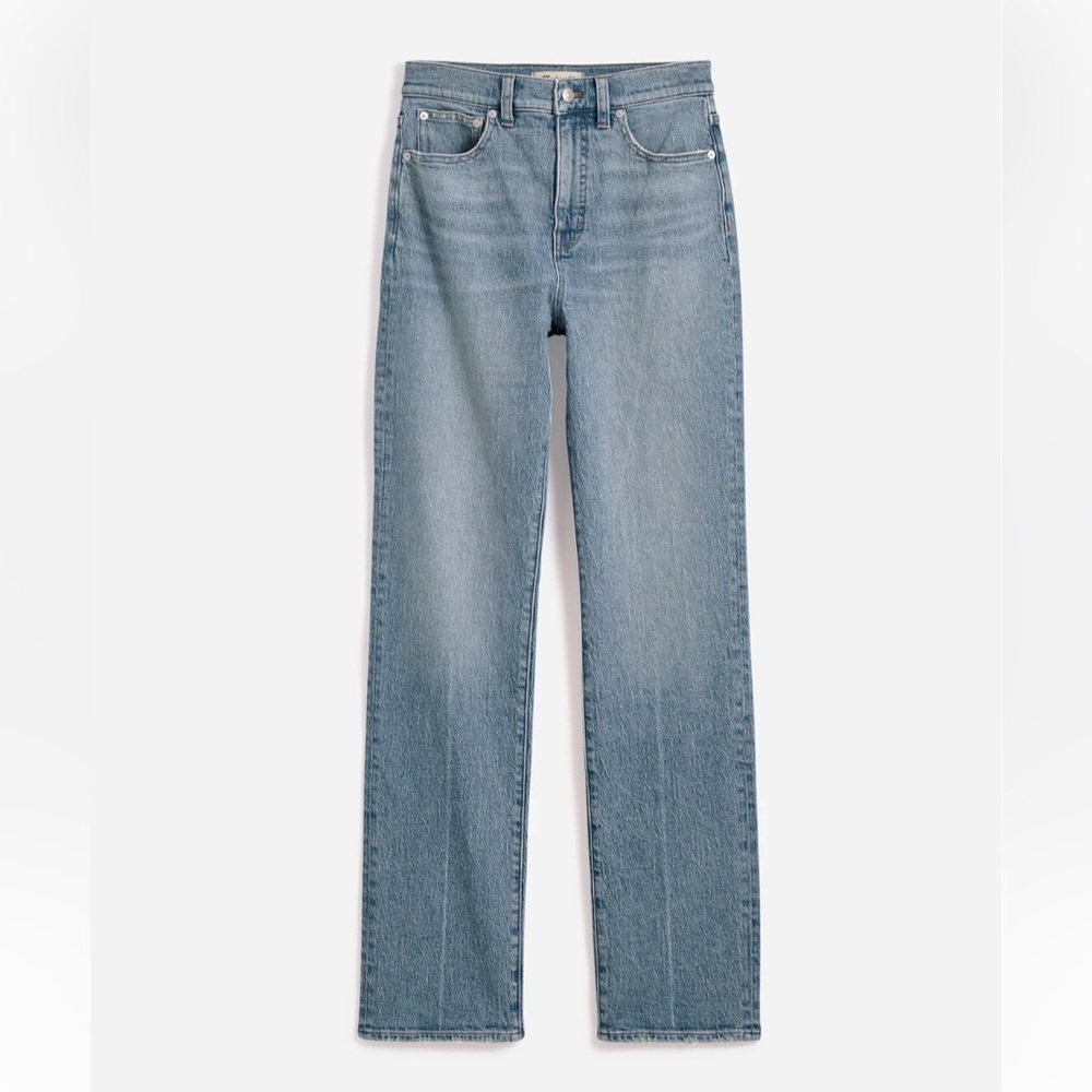 Madewell Petite ‘90s Straight Jean in Rondell Wash: Crease Edition